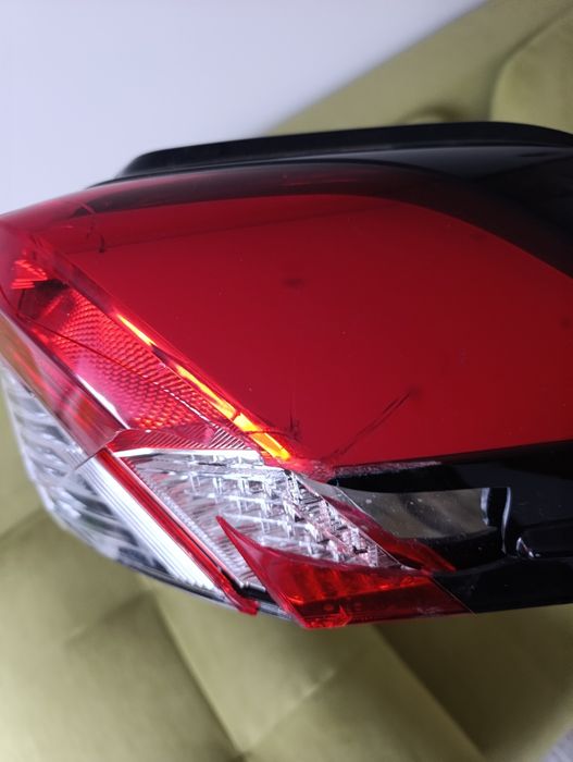 Фара задня права