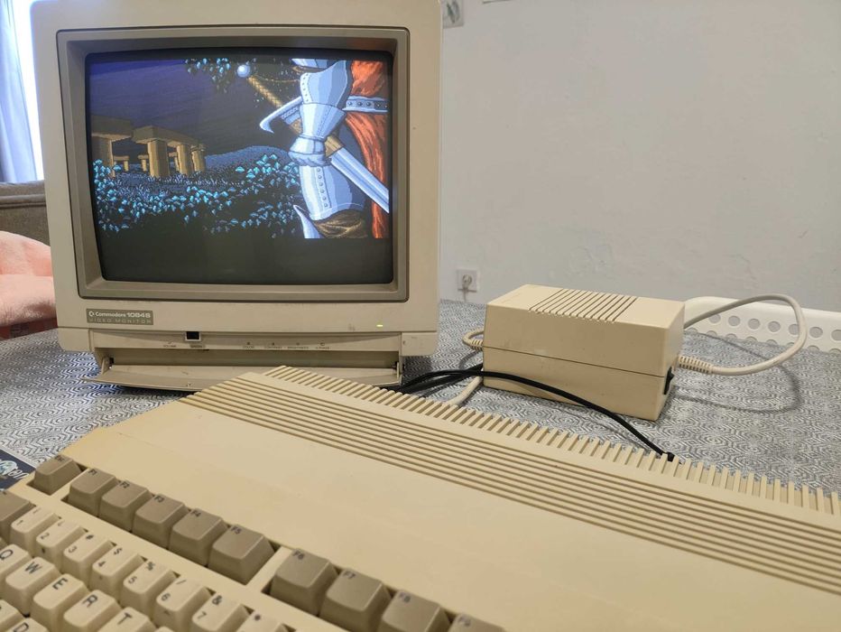 Commodore Amiga 500 com Monitor 1084s