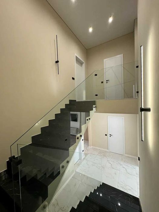 Таунхаус з ремонтом та частково з меблями всього в 8хв від стометрівки