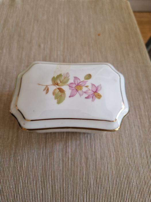 Guarda jóias. Porcelana. Candal
