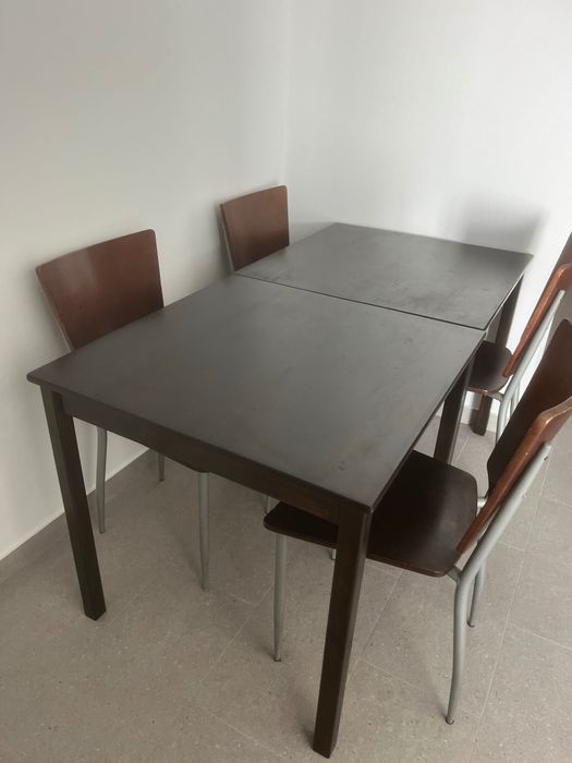 Mesas em pinho em boa condicao