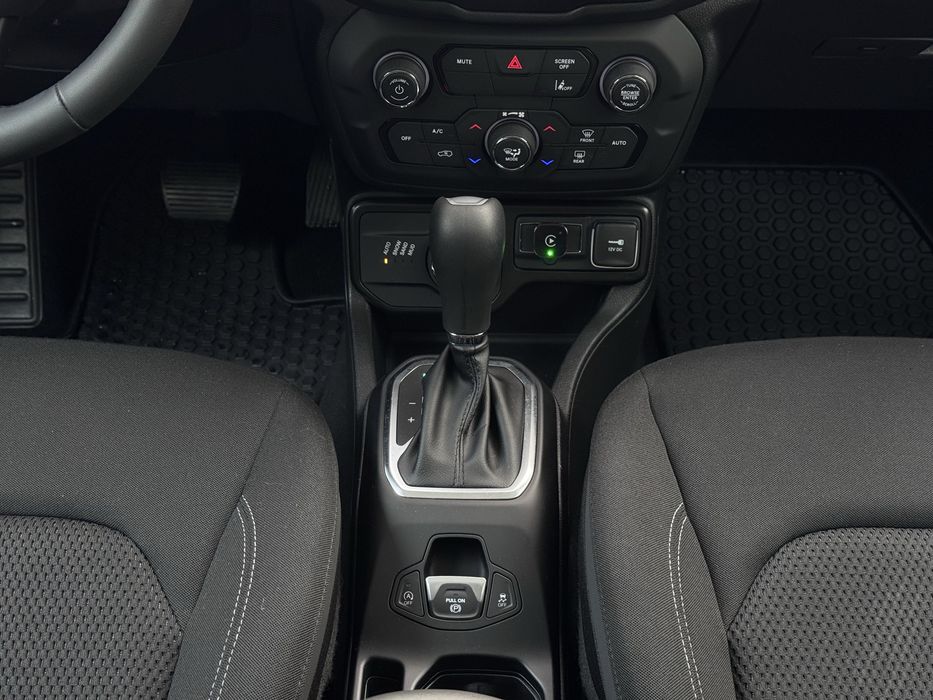 Jeep Renegade Altitude, 2023 року, 1.3 бензин, автомат, 4х4 , 27т.км.