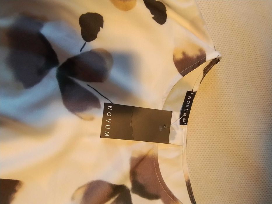 Bluzka Novum w kwiaty 44