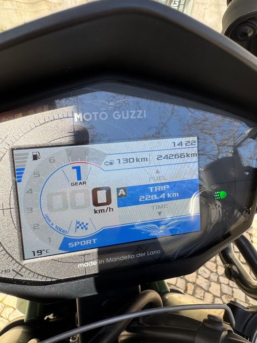 2021 Moto Guzzi V85TT