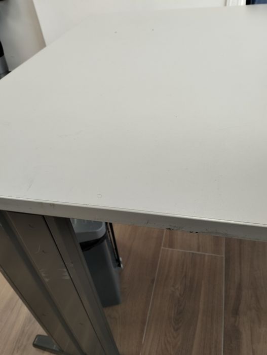 Mesa escritório, armário com gavetas, cadeira