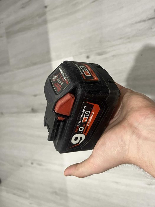 OKAZJA! Milwaukee M18 9Ah – akumulator, brak reakcji, uszkodzony / na części