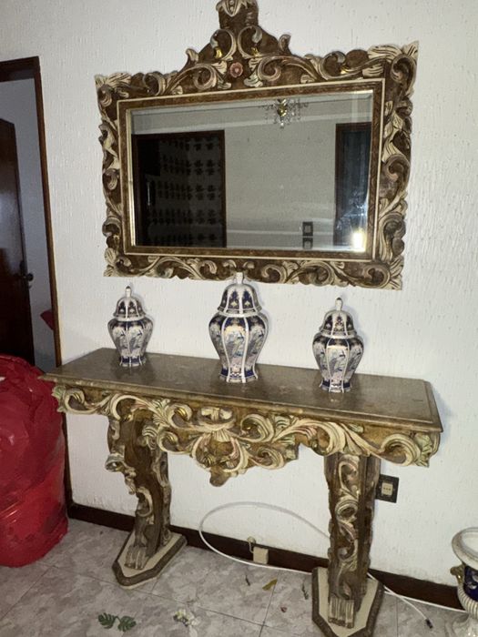 Aparador Clássico com Espelho e Tampo em Mármore