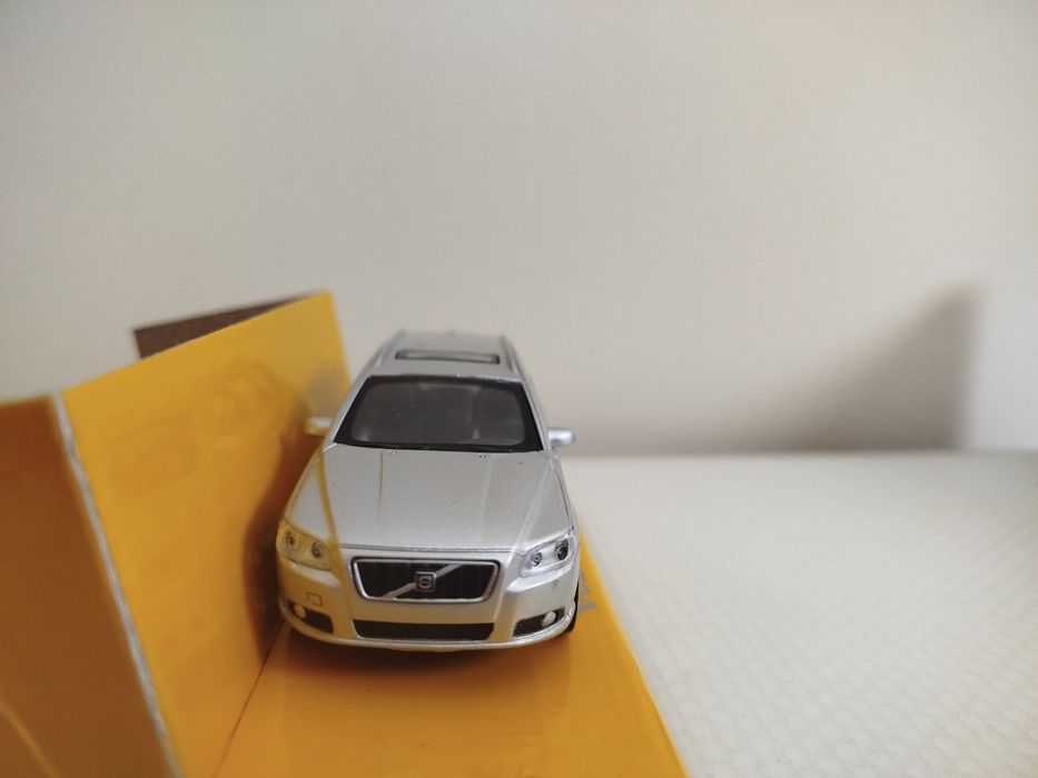 Miniatura Volvo V70 Nova 1/43
