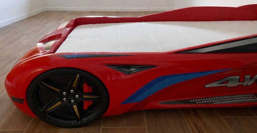 OPORTUNIDADE ! Cama carro de corrida + colchão