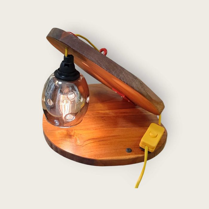 Lampka nocna „Zuzanna”. Ciepło drewna w czystej formie. Loft.