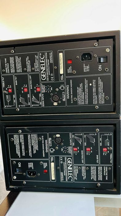 Par de monitores de estúdio Genelec 1030A