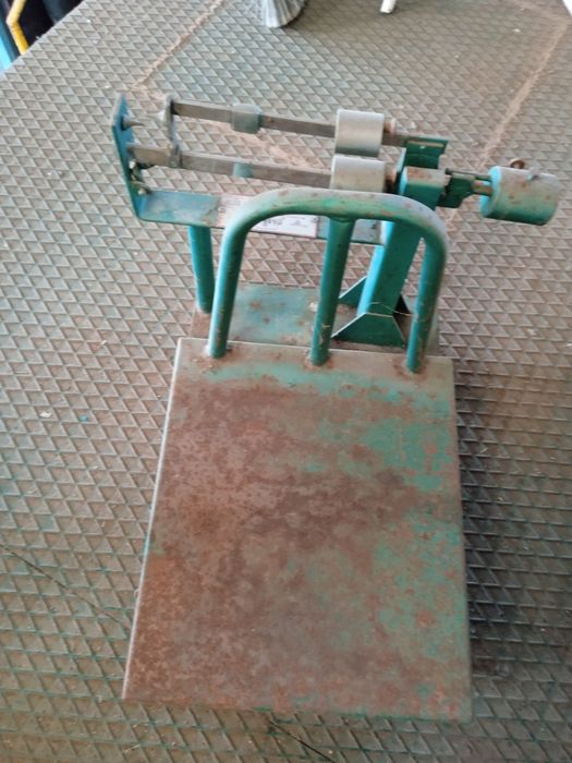 Balança pequena em muito bom estado Verde