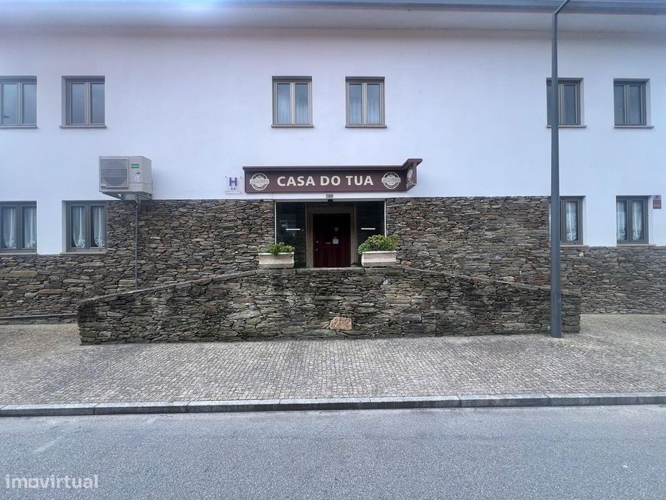 Hotel no Alto Douro Vinhateiro, Património da Humanidade - frente rio
