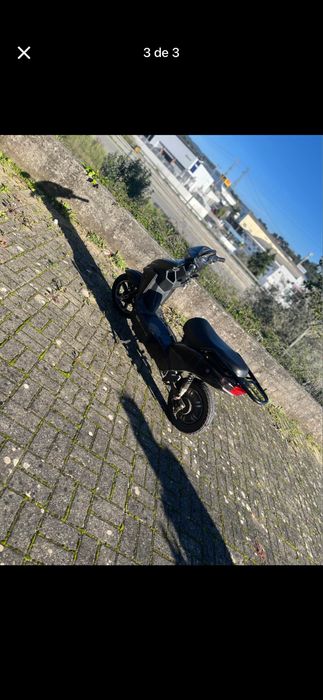 Moto eletrica preta