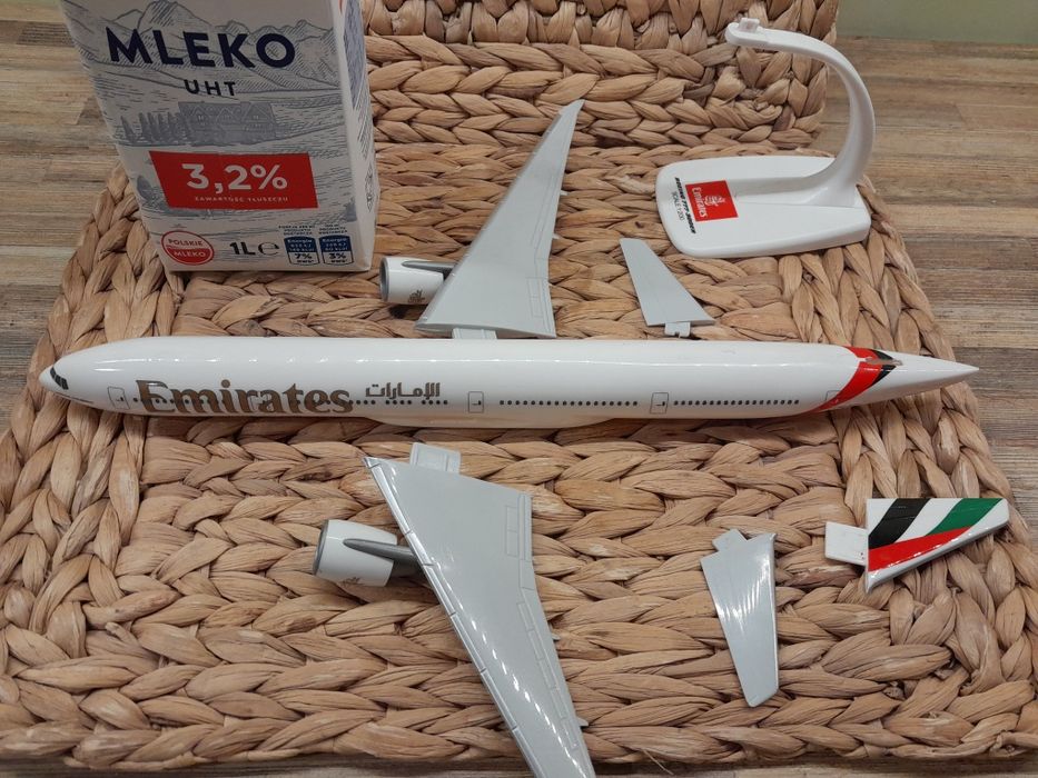 Model Boeing 777-300er Emirates