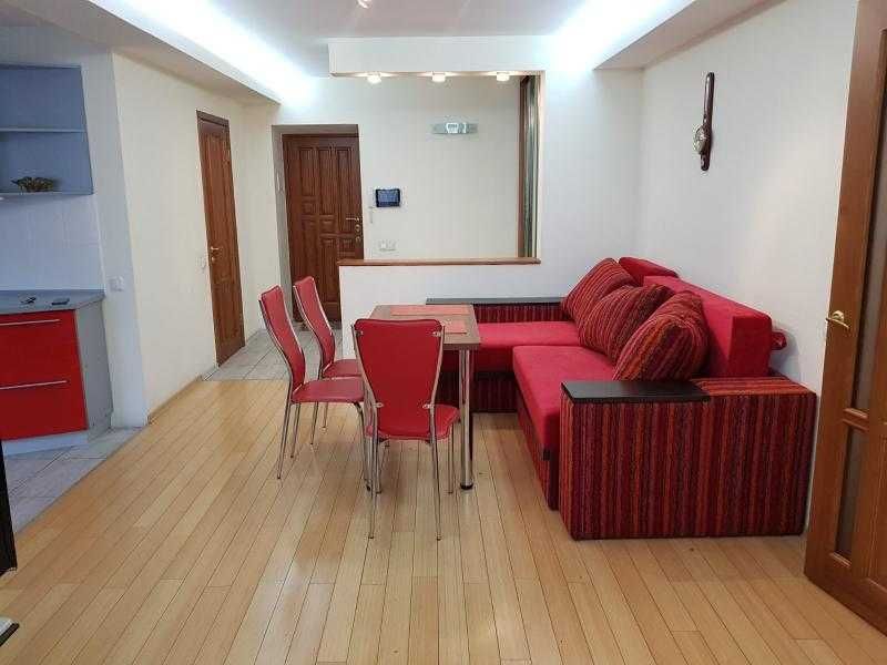 В пешей доступности 5 минут 3х станций метро 2к.кв.