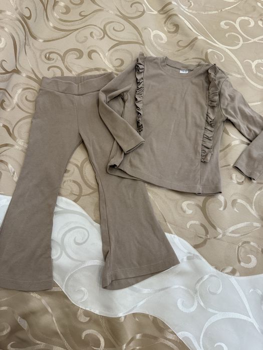 Стильний комтюм на 4 роки