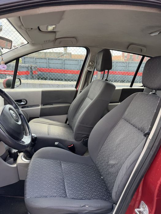 Renault Modus 1.2i 75CV