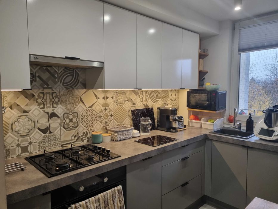 55,6mkw po remoncie, umeblowane. Obok lasu i parku