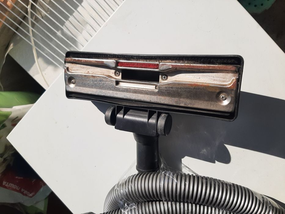 Щітка з шлангою до пилососу