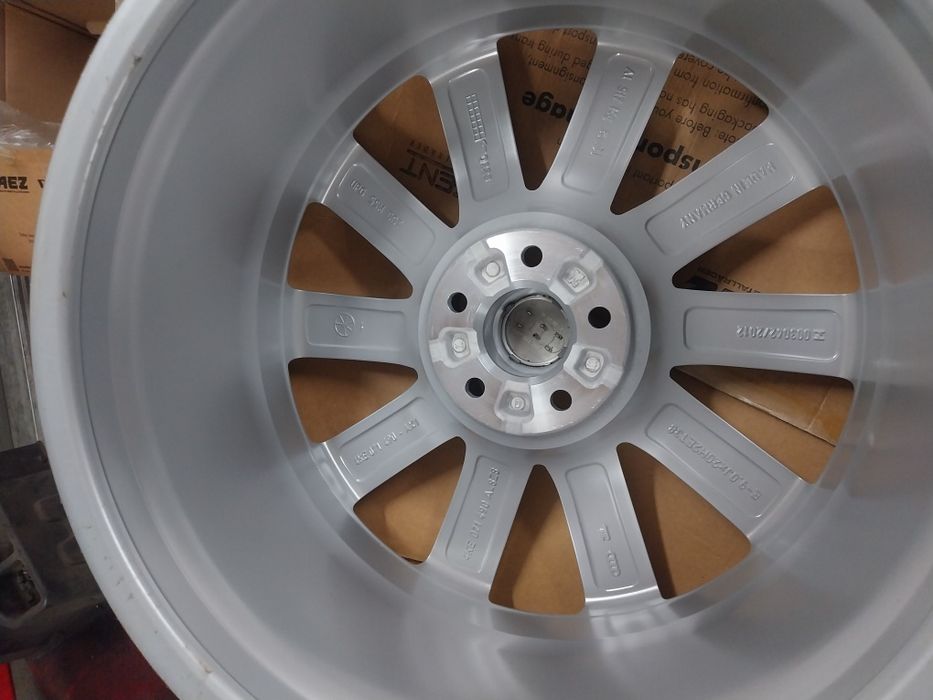 Oryginalne Felgi Aluminiowe Audi R20 5x112 9J ET 38