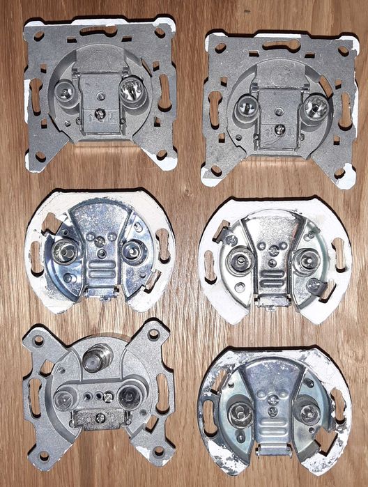 Gniazda antenowe RTV / puszki natynkowe