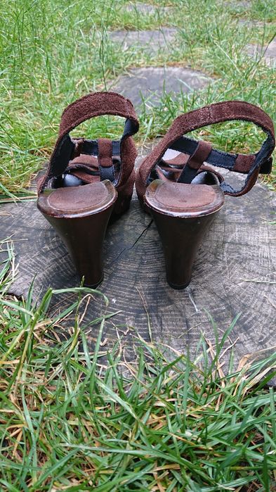 Venezia brązowe zamszowe sandałki sandały drewniaki.