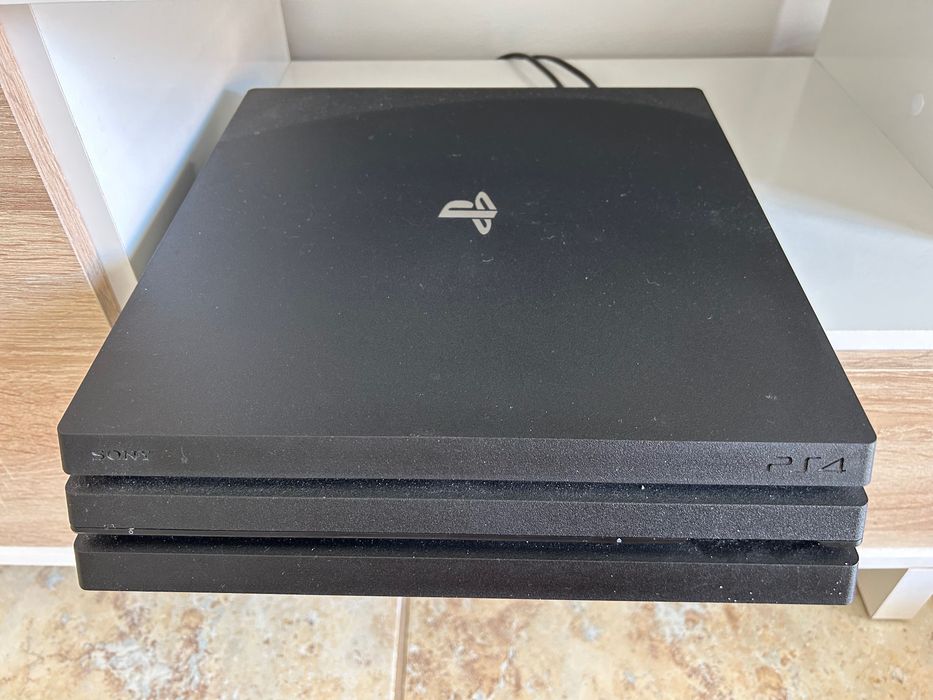 Ps4 pro 2 controle e 3 jogos