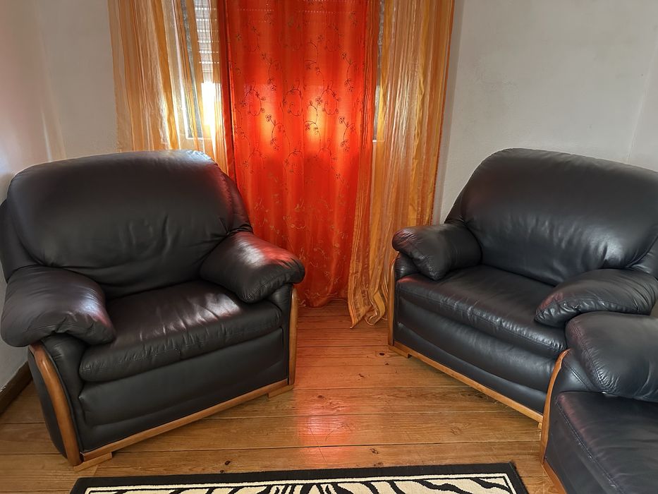 Sofas em pele em otimo estado