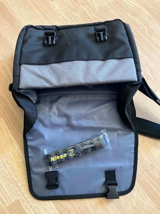 Camera fotográfica Nikon Z30 quase nova  + extras , tripé na caixa nunca usado, alça nova, carregador com 2 baterias e mala de transporte