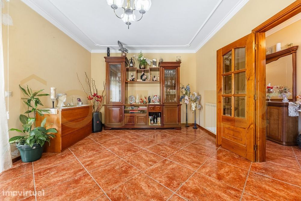 Moradia T3+T1 em Lanhoso