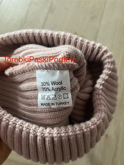 Nowa czapka zimowa Lacoste.