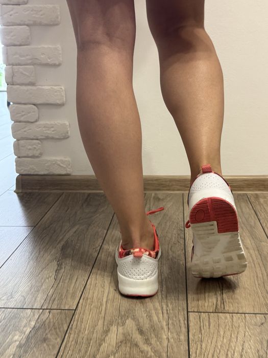 Жіночі літні кросівки розмір 38