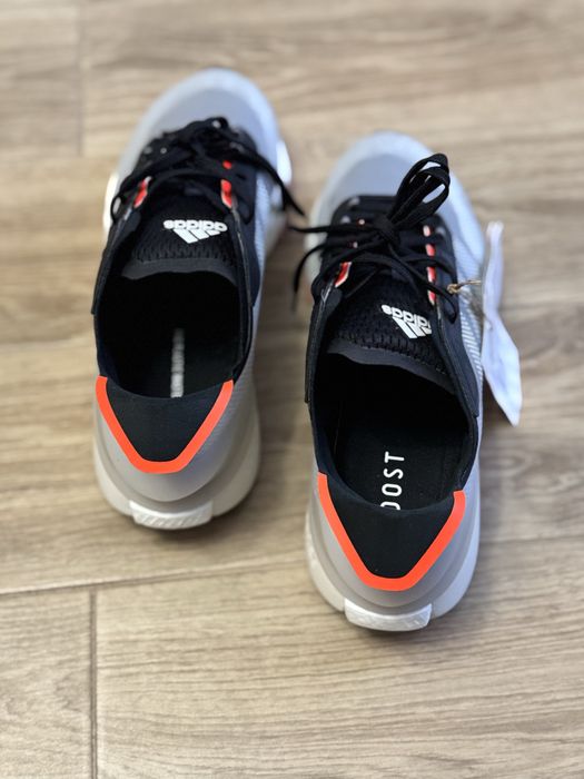 Кросівки adidas AVRYN