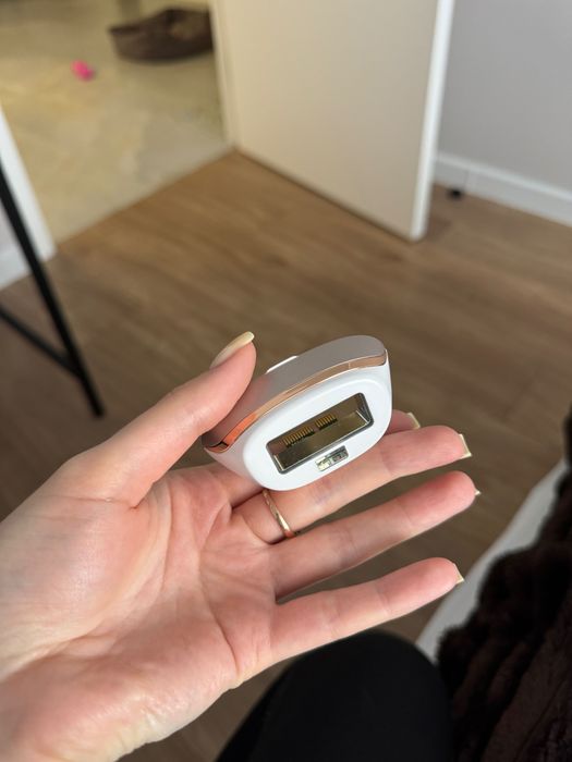 Фотоепілятор Philips Lumea