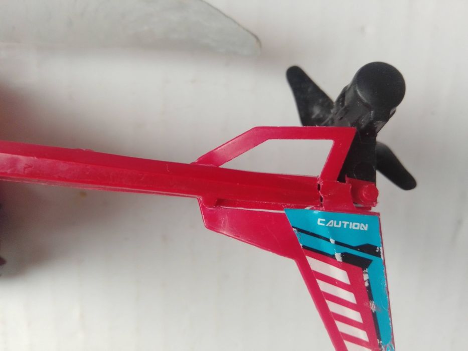 Helicópteros de ferro Majorette e Hidrocopter antigos para reaproveita