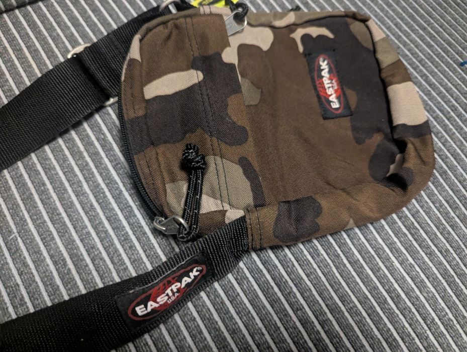 Męska saszetka moro EASTPAK materiałowa