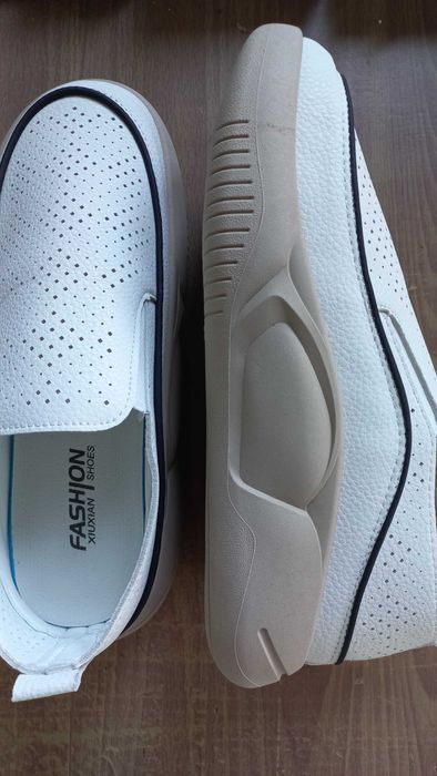 Damskie obuwie sportowe wsuwane oddychające 40