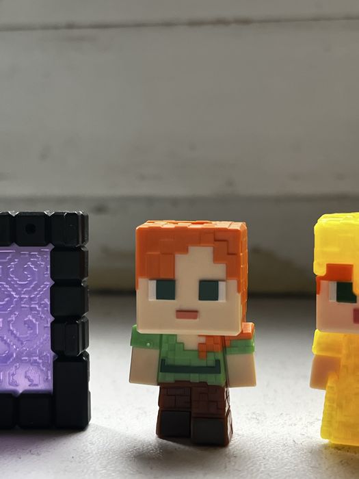 Продам або обміняю фігурки Кіндер Майнкрафт Kinder Joy Minecraft