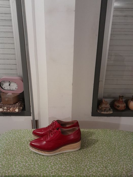 Vendo Sapatos de Senhora UTERQUE muito bonitos como novos
