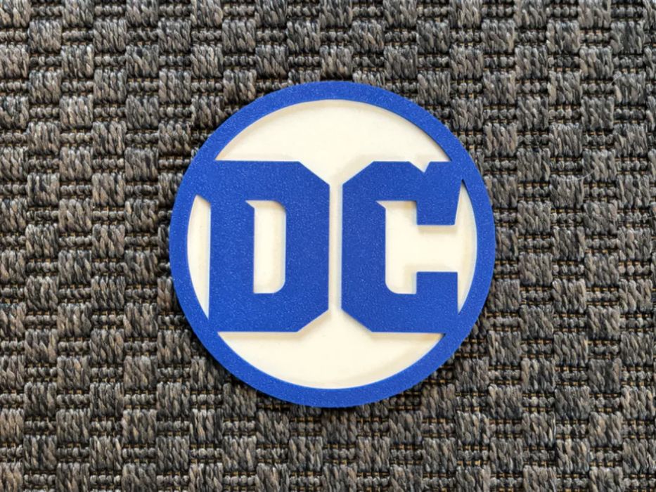Suporte DC Emblem Exclusivo