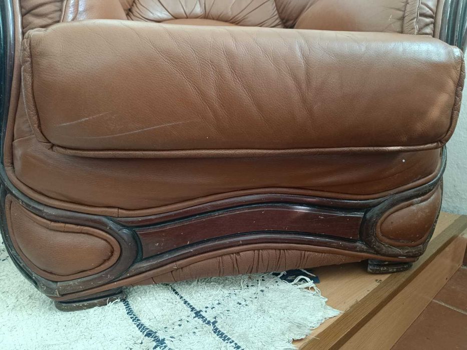 Conjunto 1 Sofá e 2 Poltronas Castanhas em Pele