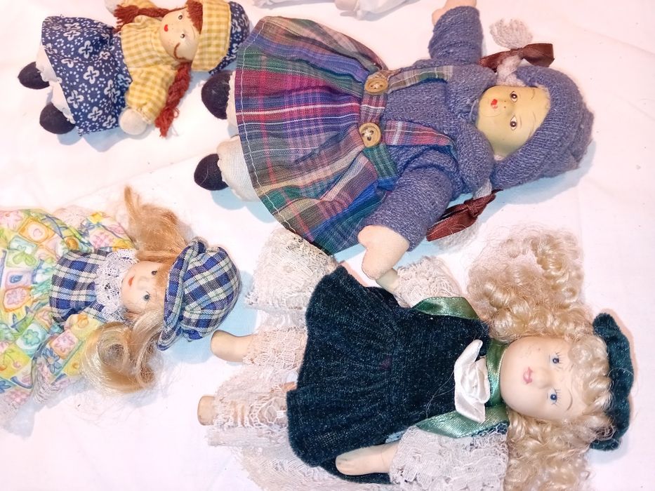 Conjunto de 6 Bonecas Antigas em Porcelana