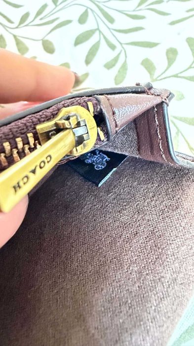 Mały brązowy elegancki portfel/etui na karty z logo Coach