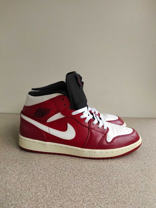 Кроссовки Jordan 1 Mid Chicago