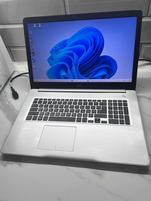 17.3" Dell Inspiron 5770 / i5-8250U / 8GB / 256GB SSD / HD+