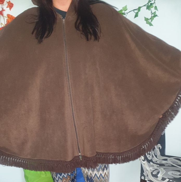 Super ponczo na zamek z kapturem. Idealne na jesień