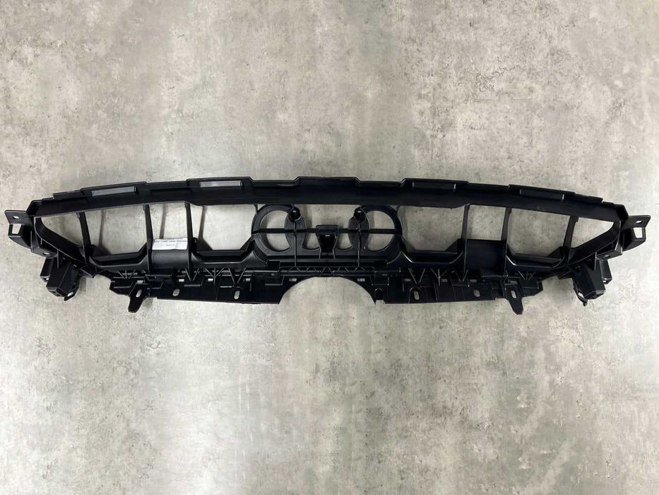 Замикаюча панель ( рест ) - AUDI A5 ( F5 ) 8W6807233D: 95