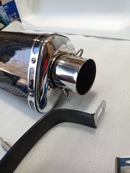 Продам вихлоп AKRAPOVIC carbon