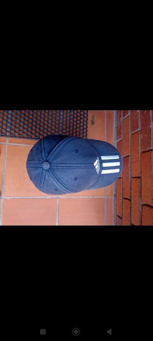 Boné Adidas Azul e Branco